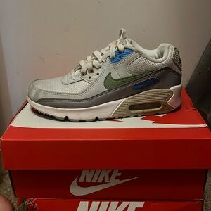Air Max size 4